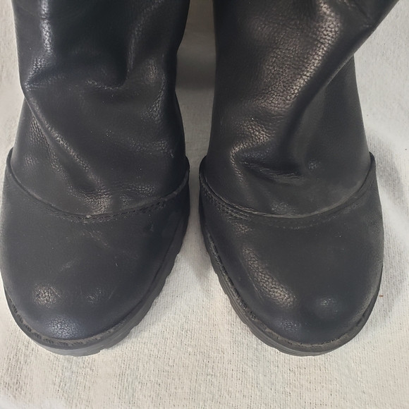 LEVI'S Womens Amy Black Faux Leather Heel Ankle Boots Size 7 Back Zip 4"… - Picture 10 of 13